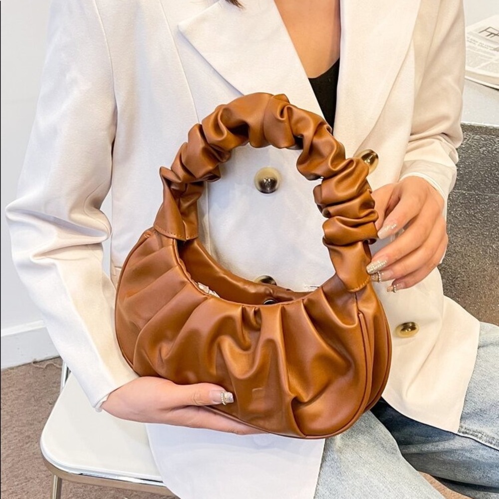 Minimalist Ruched Handbag - Picture 3 of 4